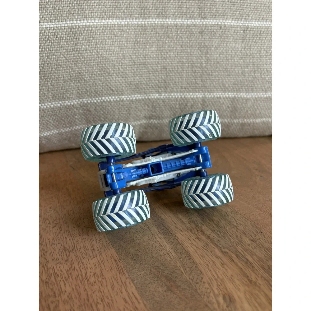 Monster Jam El Toro Loco Fire and Ice Blue Monster Truck 1:64 Scale Die-Cast